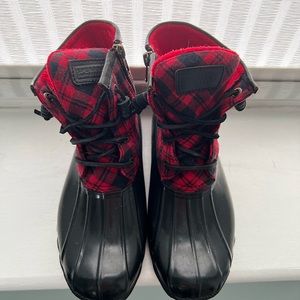 Sperry duck boot Buffalo Plaid size 6.